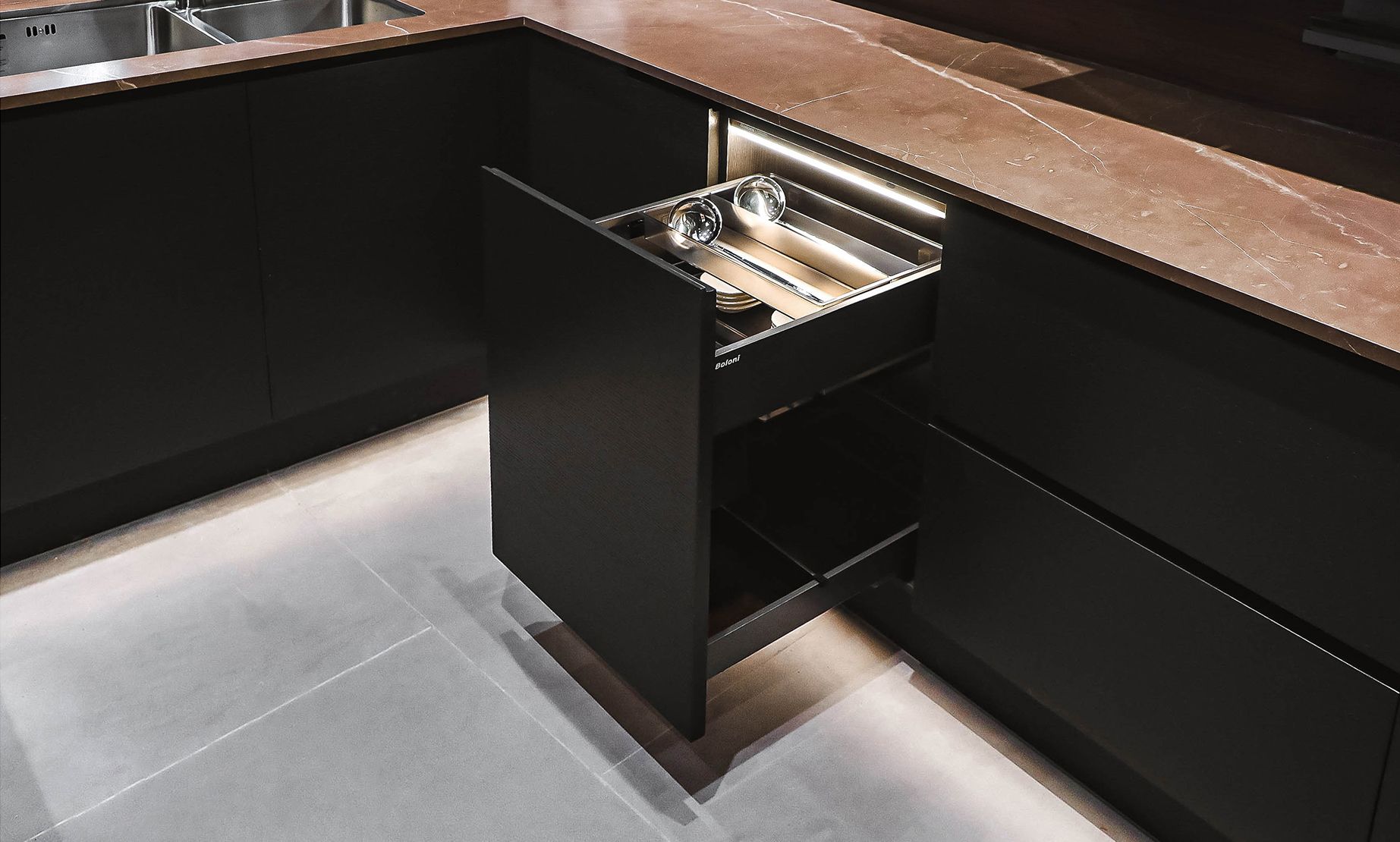 BOLONI pull-out kitchen storage basket in cabinetry